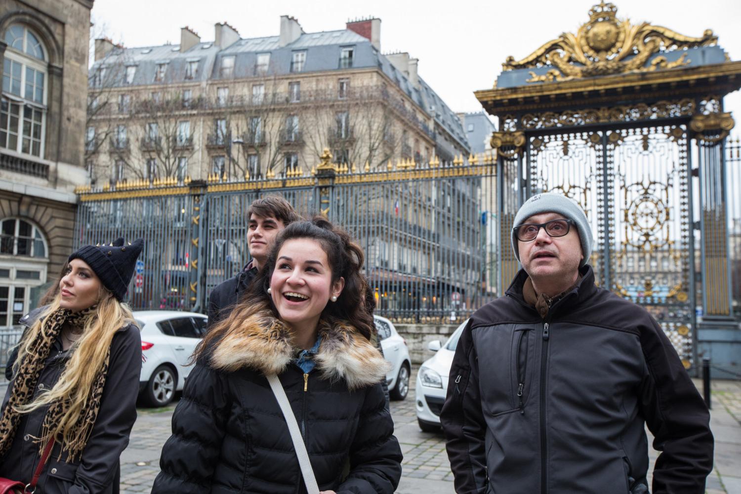 <a href='http://rtz3x.fontinagrup.com'>BETVLCTOR伟德登录</a> French Professor Pascal Rollet leads students on a study tour in Paris.